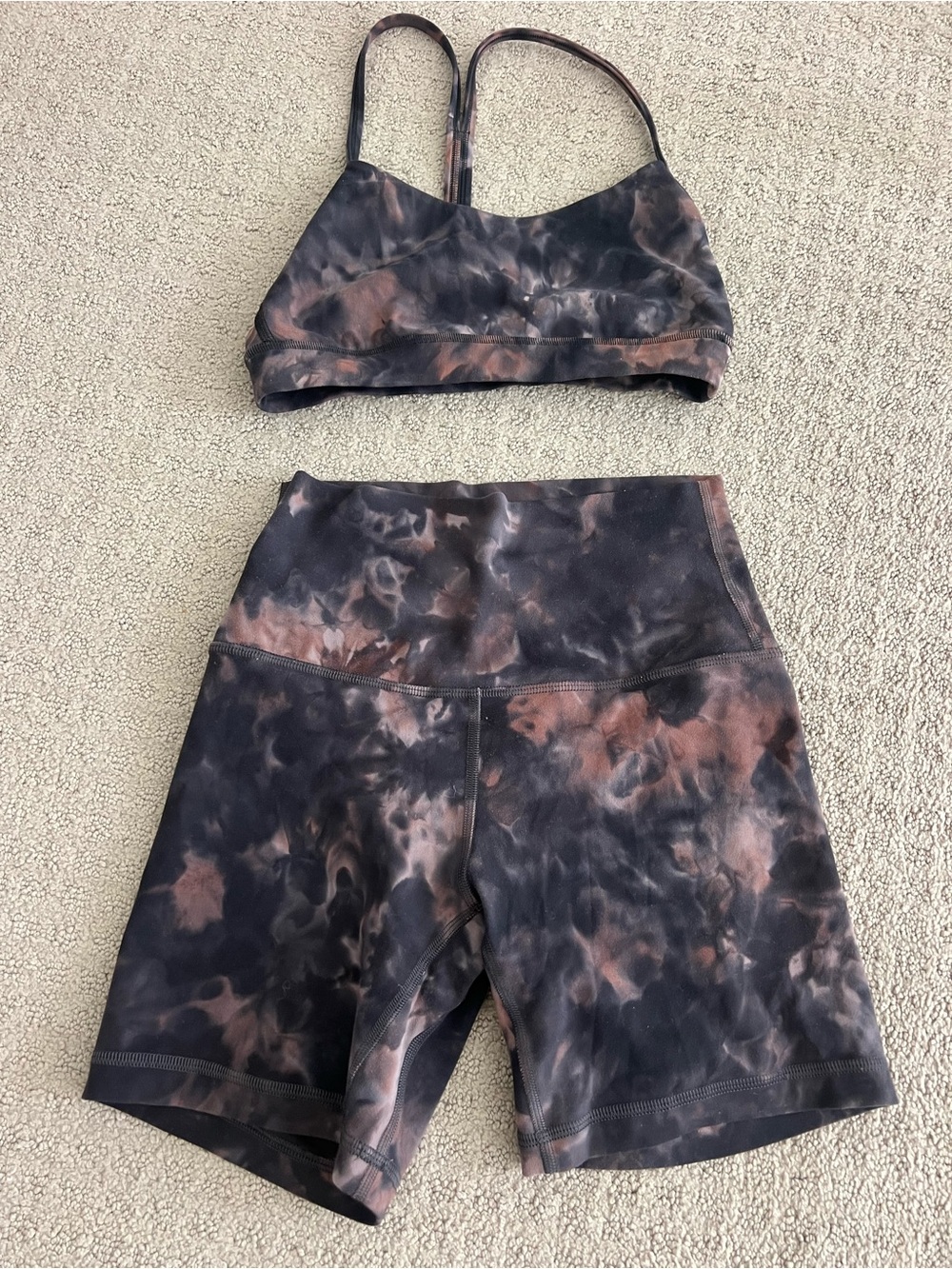 Lululemon Set align high rise shorts and flow Y bra Nulu size 4